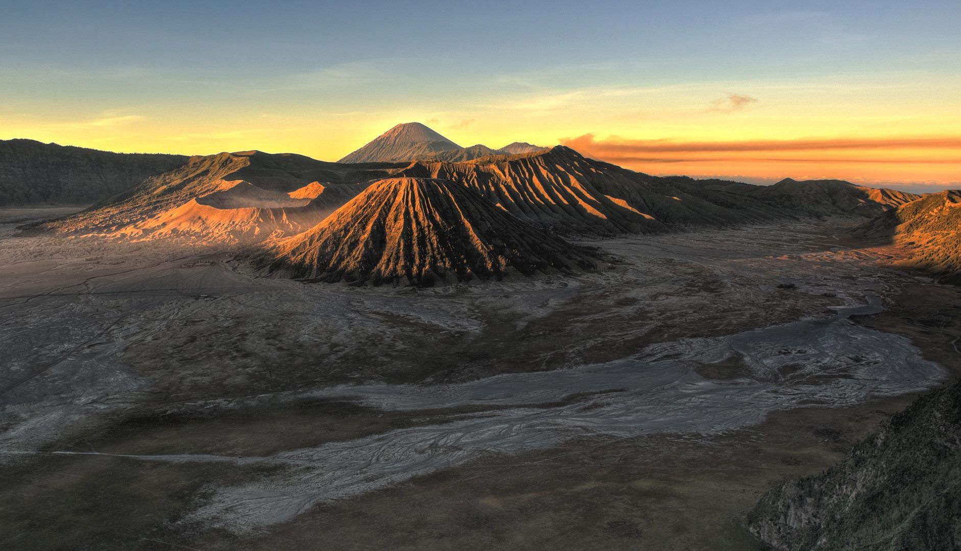 Paket Wisata Bromo dan Madakaripura - kombinasi gunung dan air terjun Jawa Timur