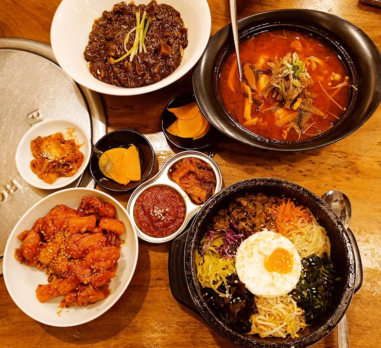 Menu favorit di restoran Korea: dolsot bibimbap