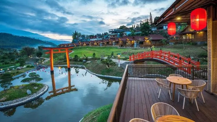 The Onsen Hot Spring Resort Batu: "Vila tradisional Jepang dengan onsen pribadi di The Onsen Hot Spring Resort, salah satu penginapan unik di Malang.