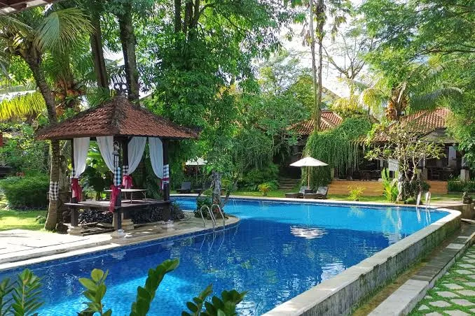Susana asri khas Bali di Ubud cottage malang