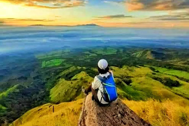 Hidden Gem Lereng Arjuno! Bukit Lincing Malang dengan Panorama Sunrise & Lautan Kabut