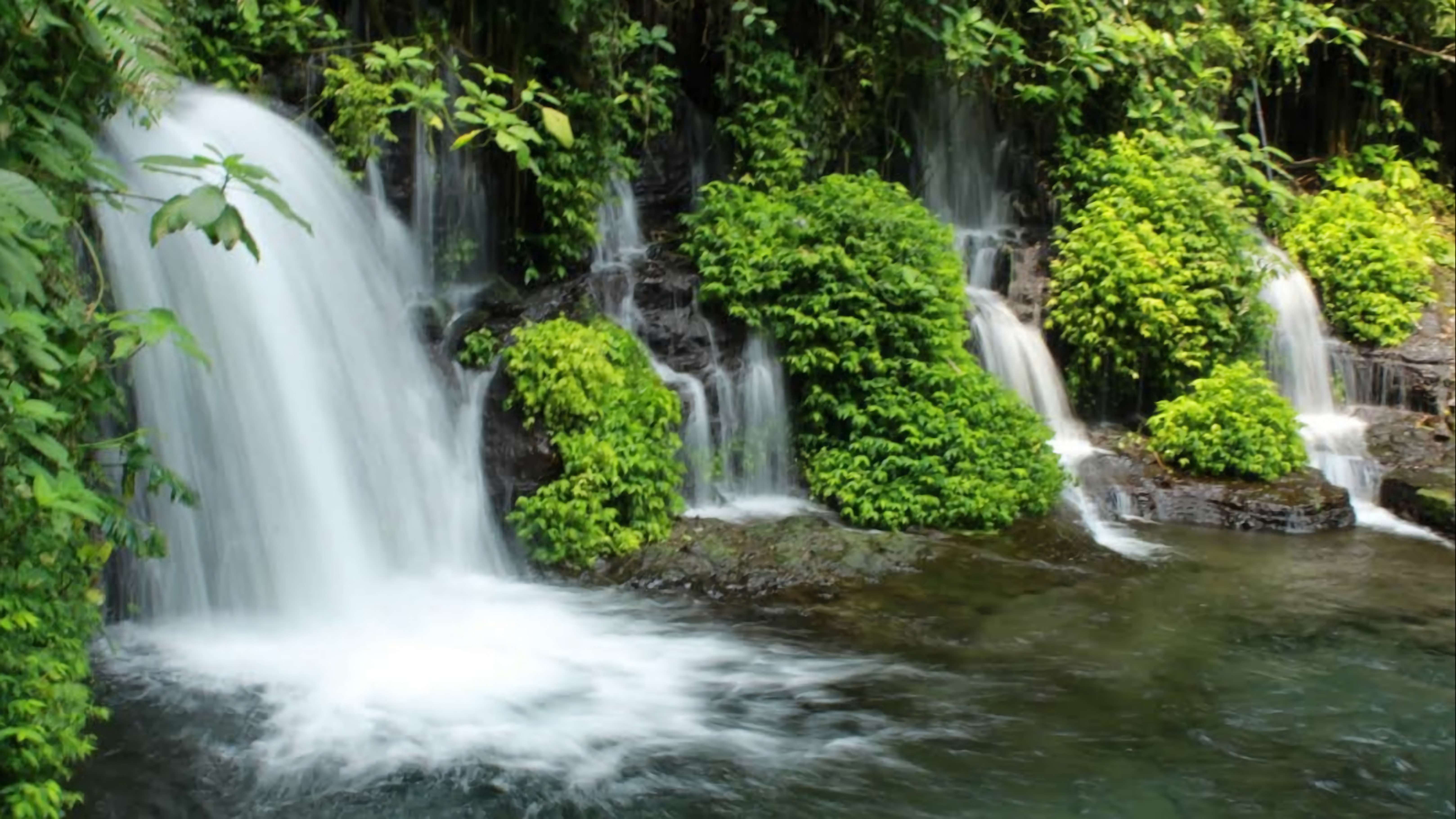 Air Terjun Sumber Pitu