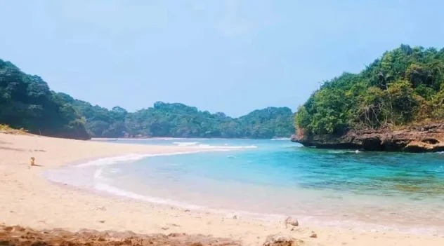 Pantai Bantol Malang - destinasi tersembunyi di selatan Malang