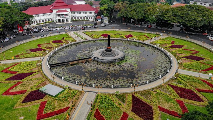 Alun-alun Tugu Malang - titik tengah kota yang penuh dinamika Alun-alun Tugu Malang