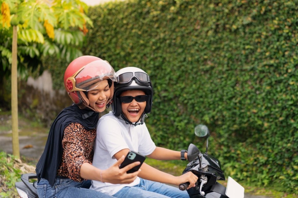 Keliling kota Malang naik motor sewaan parkir wisata