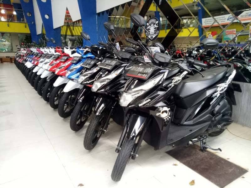 Cek kondisi unit sebelum tanda tangan serah terima Unit motor rental siap serah terima di Malang