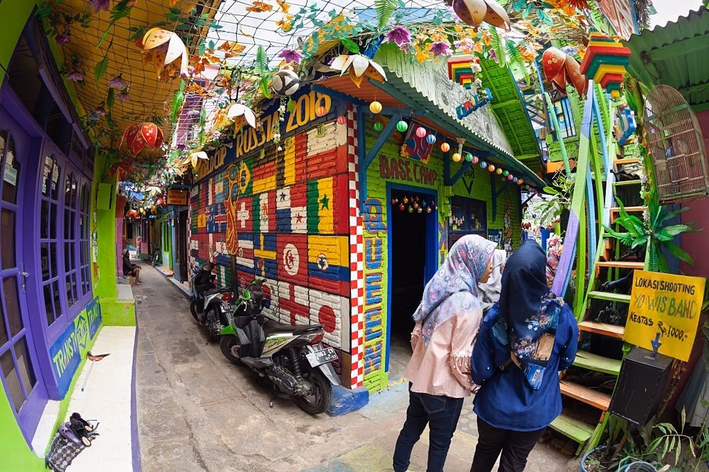 Kampung Warna Warni Jodipan Malang destinasi city tour rental mobil