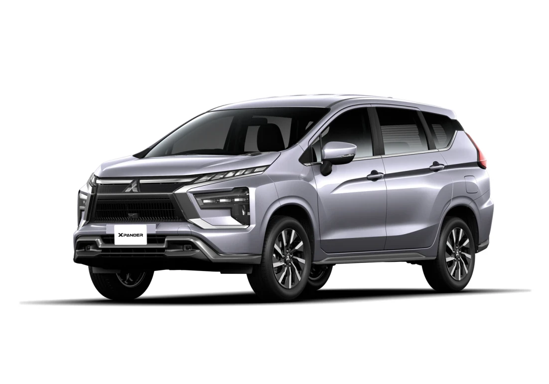 Armada Xpander Adam Putra Travel melintasi tol Malang Surabaya